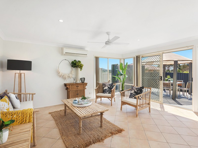 1A Maas Parade, Forresters Beach NSW 2260