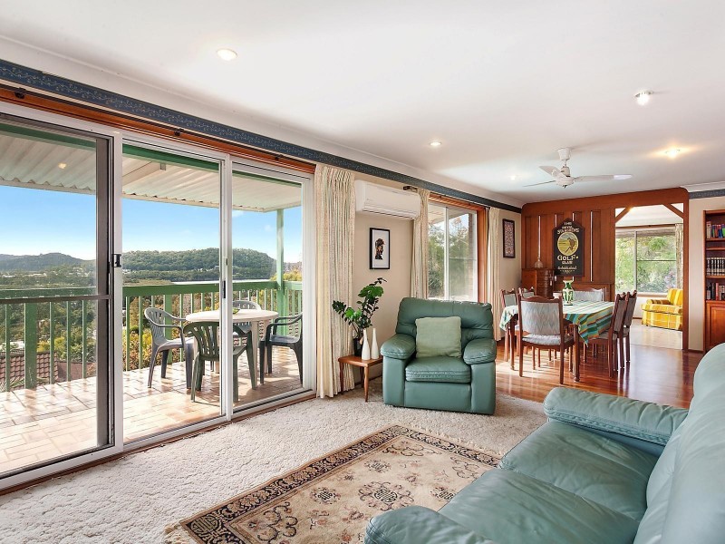 10 Fiona Street, Point Clare NSW 2250