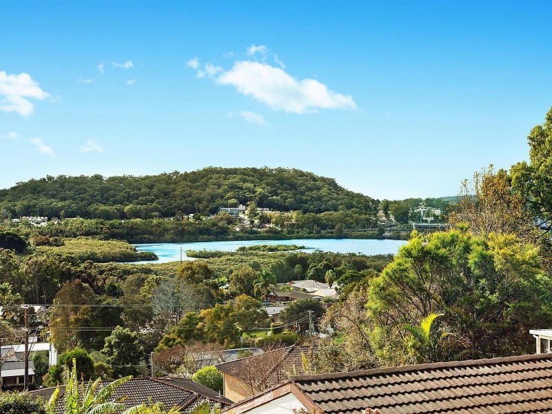 10 Fiona Street, Point Clare NSW 2250