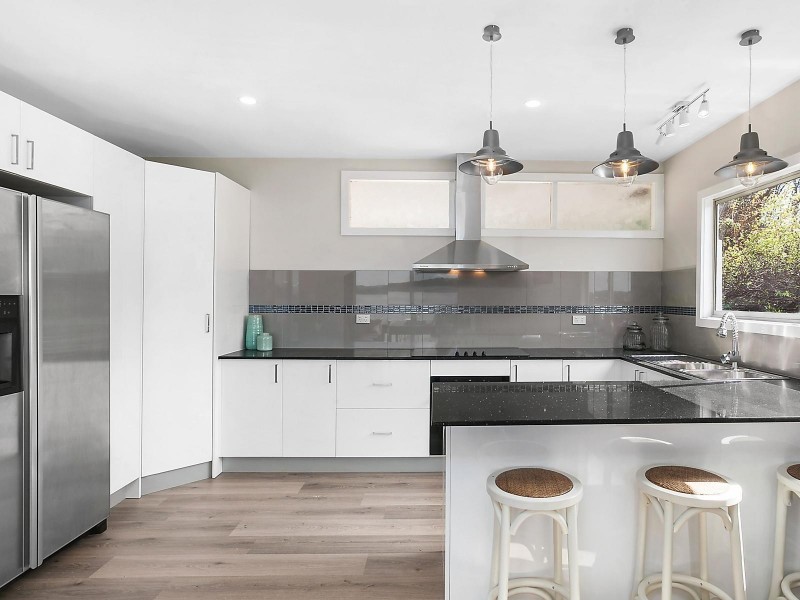 5 Sandstone Crescent, Tascott NSW 2250