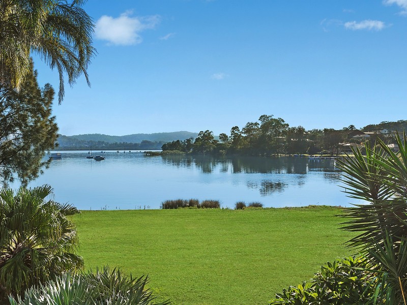 21 Bayside Drive, Green Point NSW 2251