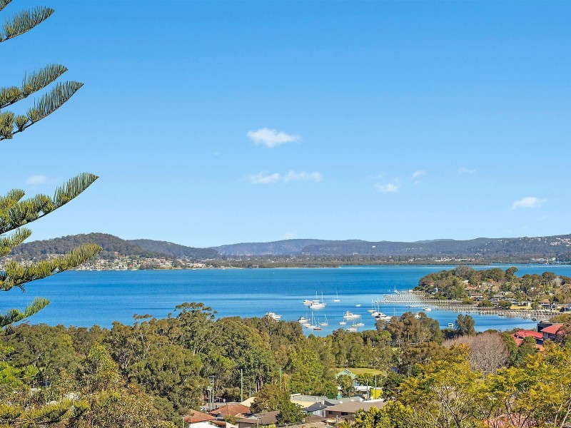 13 Bay View Avenue, East Gosford NSW 2250
