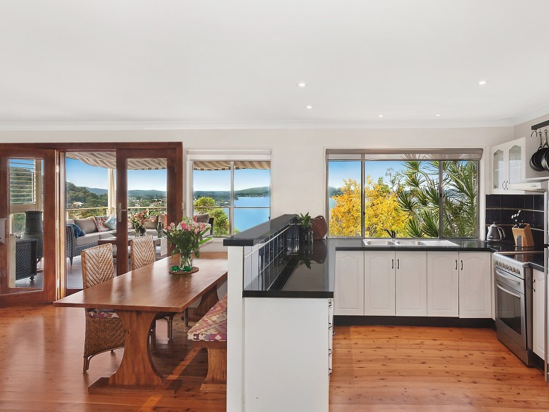 14 Sandstone Crescent, Tascott NSW 2250