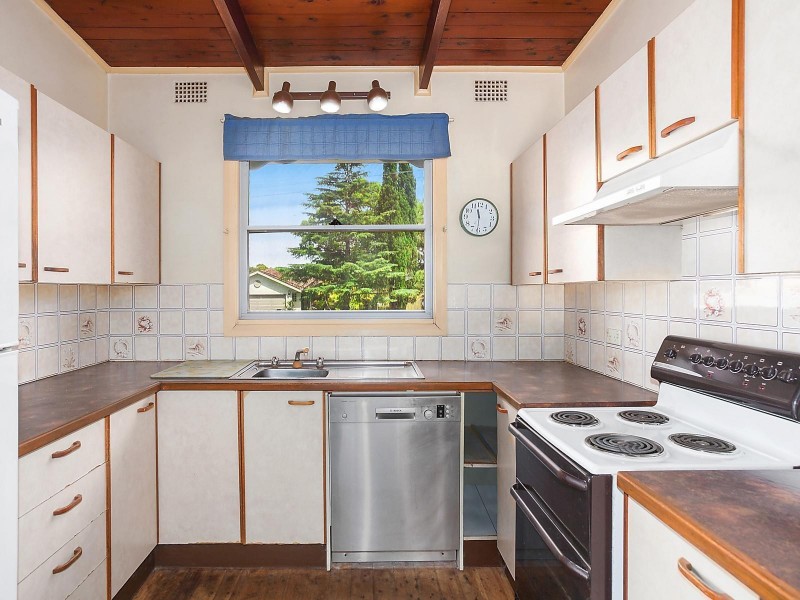 12 Parkhill Road, Wyoming NSW 2250