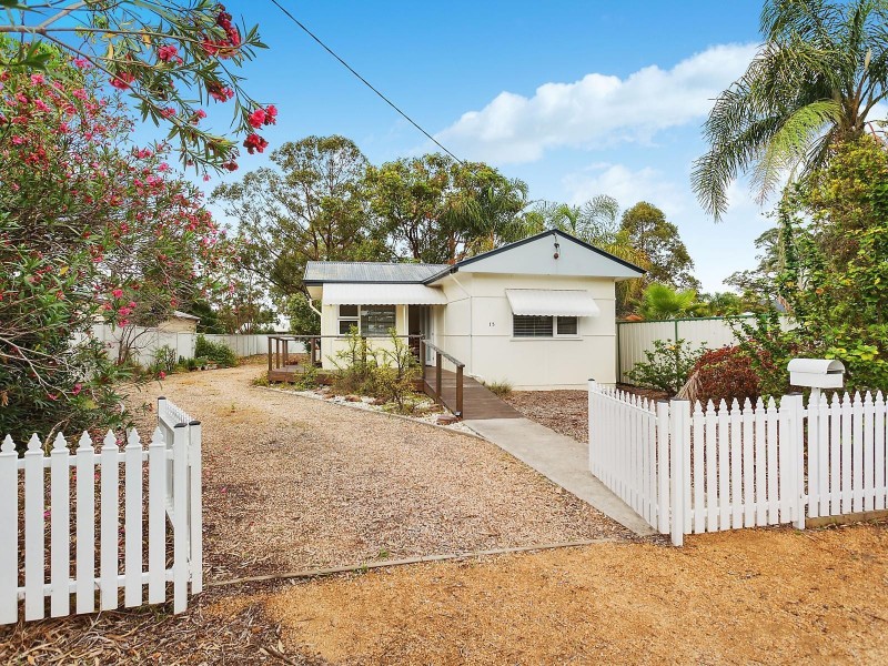 15 Dwyer Avenue, Woy Woy NSW 2256