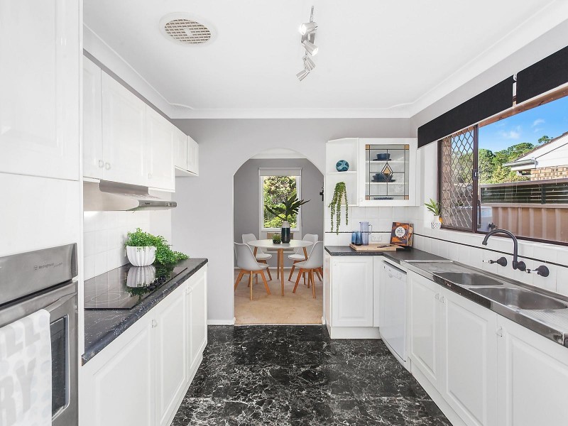 31 Bayline Drive, Point Clare NSW 2250