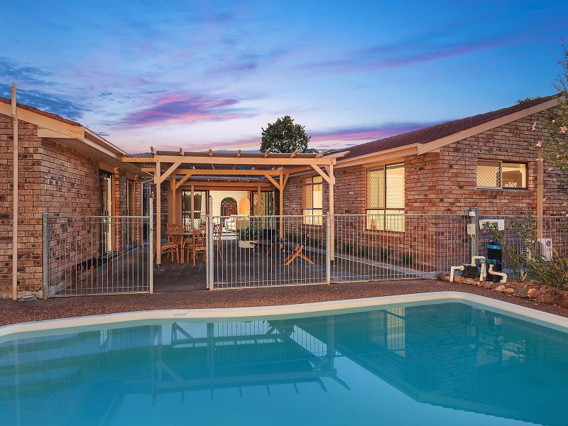 31 Bayline Drive, Point Clare NSW 2250