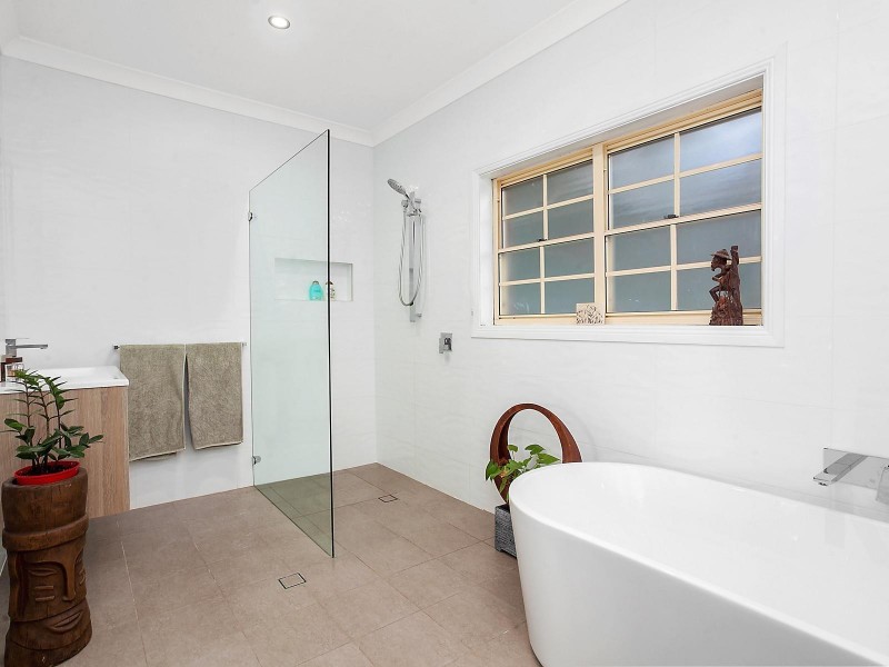 5 Jacaranda Crescent, Tascott NSW 2250