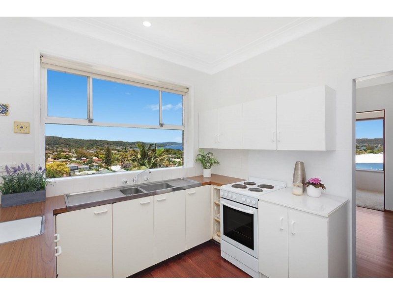 9 Bay View Avenue, East Gosford NSW 2250