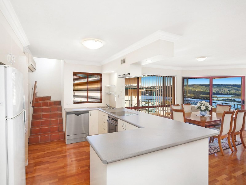 1/104 John Whiteway Drive, Gosford NSW 2250