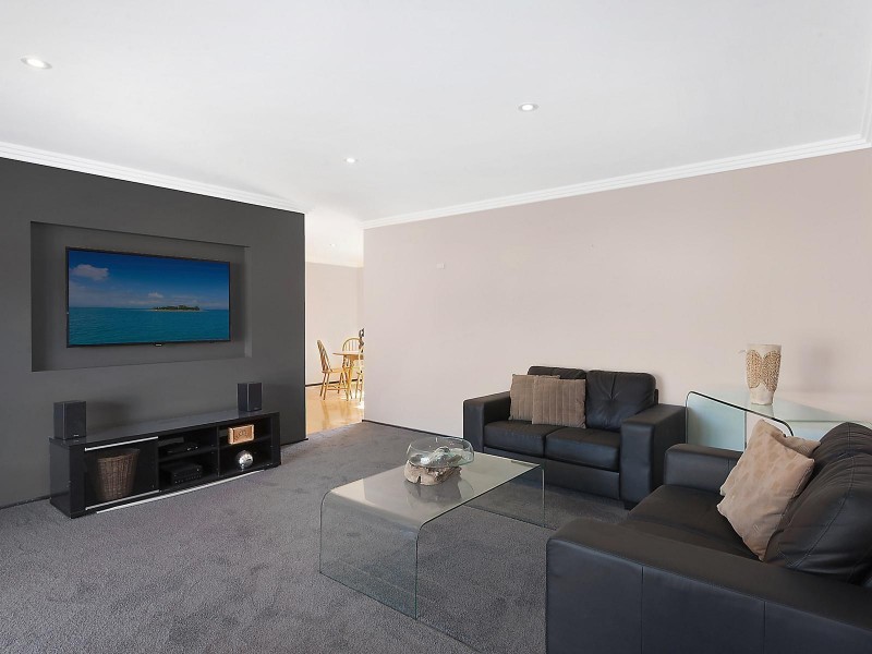 6 Clematis Place, Point Clare NSW 2250