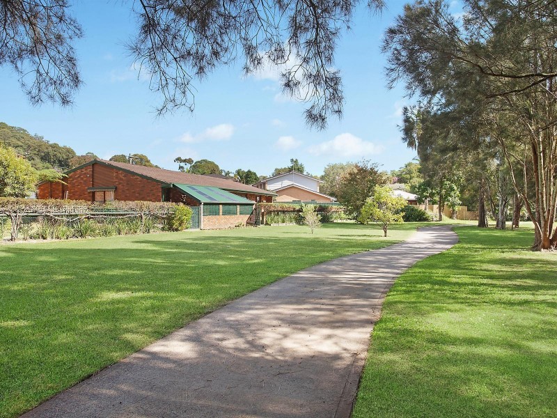 6 Clematis Place, Point Clare NSW 2250