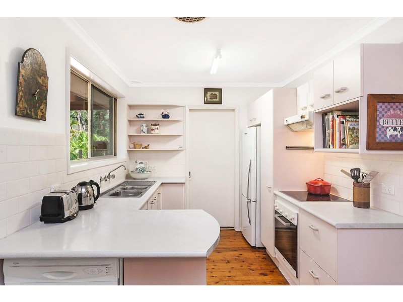 3 Coral Tree Place, Point Clare NSW 2250