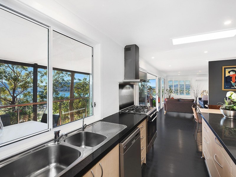 33 Penang Street, Point Clare NSW 2250