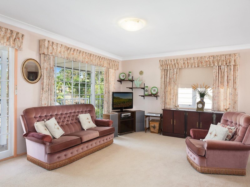 15 Bourbon Street, Wyoming NSW 2250