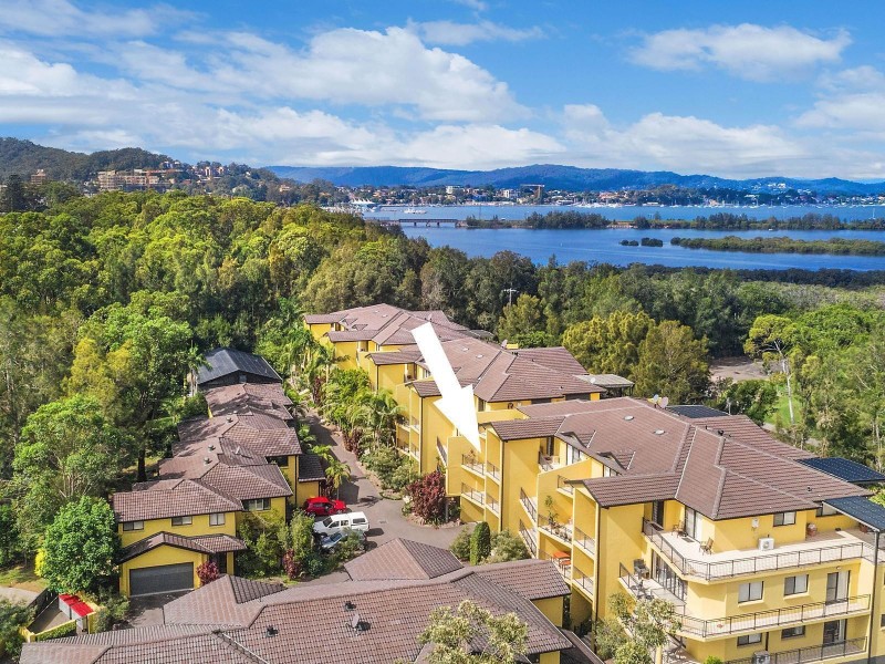 21/2 Adcock Avenue, West Gosford NSW 2250