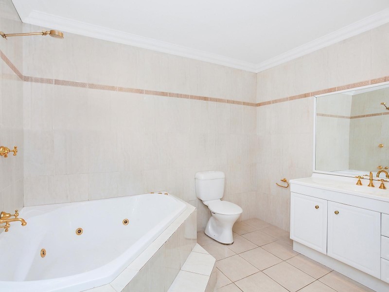 21/2 Adcock Avenue, West Gosford NSW 2250