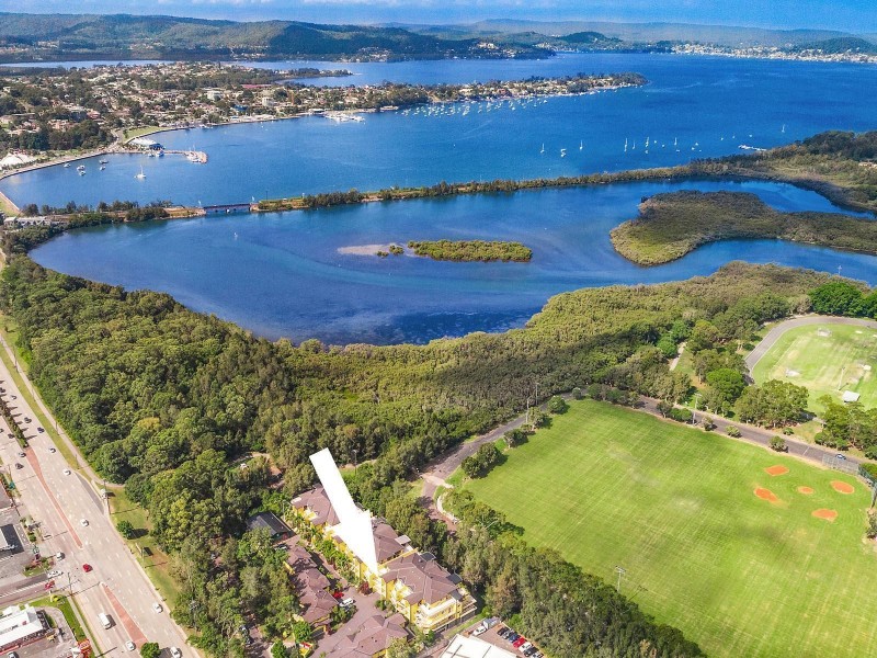 21/2 Adcock Avenue, West Gosford NSW 2250