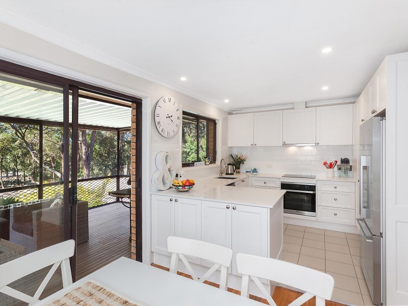 13 Nari Avenue, Point Clare NSW 2250