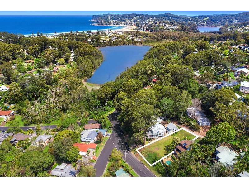 8 Harcourt Place, North Avoca NSW 2260