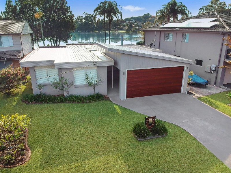 19 Bayside Drive, Green Point NSW 2251