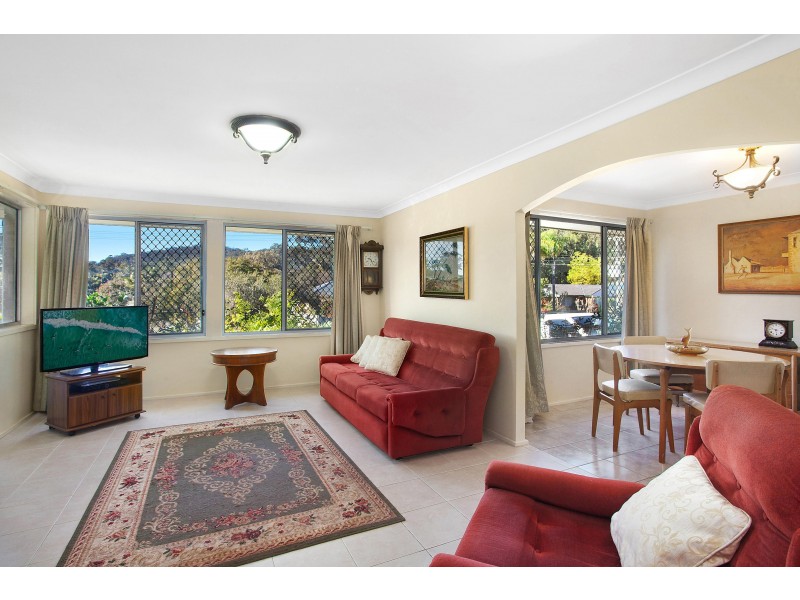 5 Wendy Drive, Point Clare NSW 2250