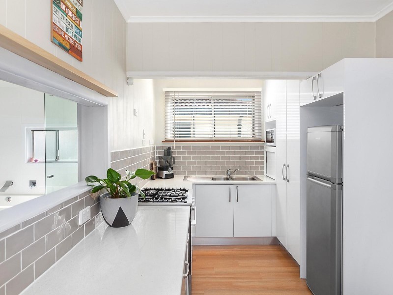 16 Laguna Parade, Berkeley Vale NSW 2261