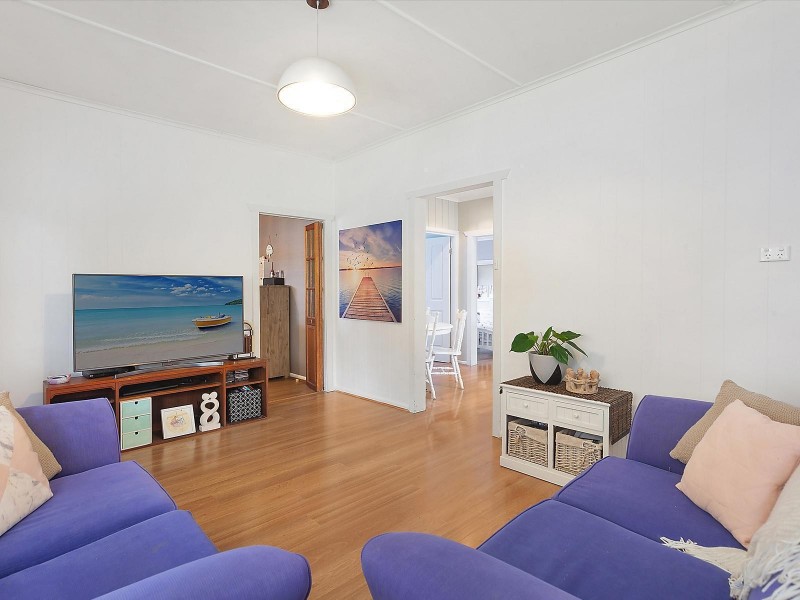 16 Laguna Parade, Berkeley Vale NSW 2261