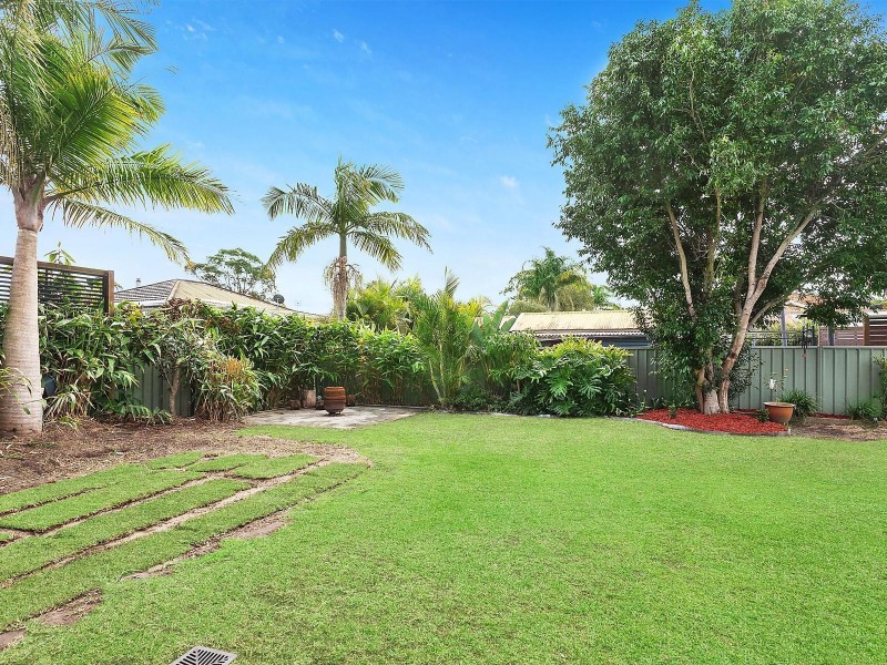 16 Laguna Parade, Berkeley Vale NSW 2261