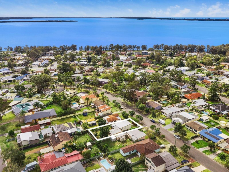 16 Laguna Parade, Berkeley Vale NSW 2261