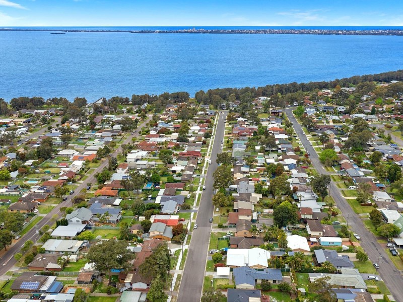 42 Audie Parade, Berkeley Vale NSW 2261