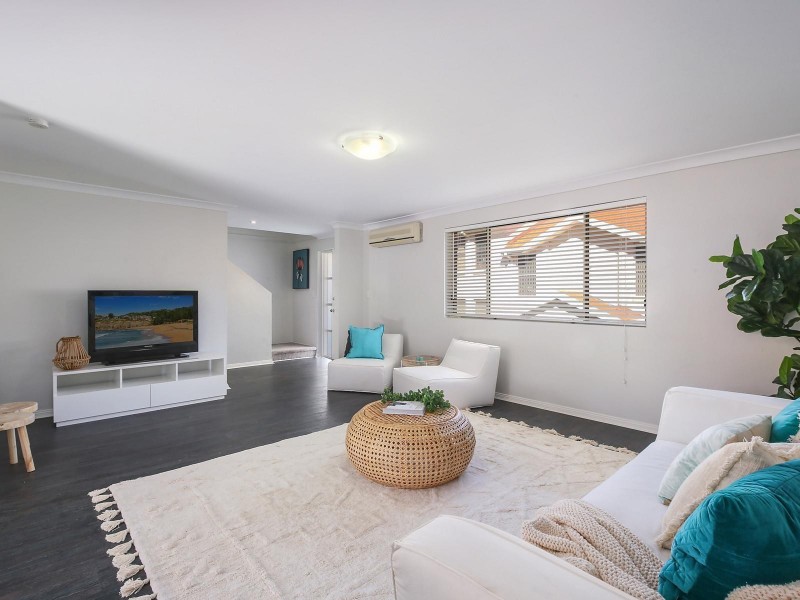 2/4 Woolunga Avenue, Terrigal NSW 2260
