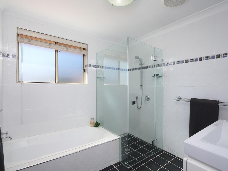 2/4 Woolunga Avenue, Terrigal NSW 2260