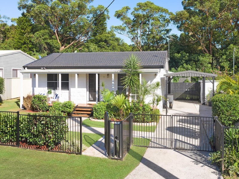 23 Golden Avenue, Point Clare NSW 2250