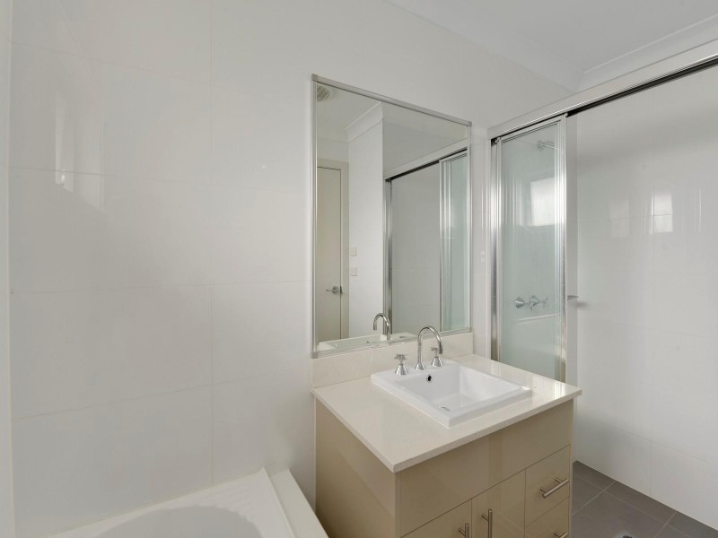 2/14 White Street, East Gosford NSW 2250