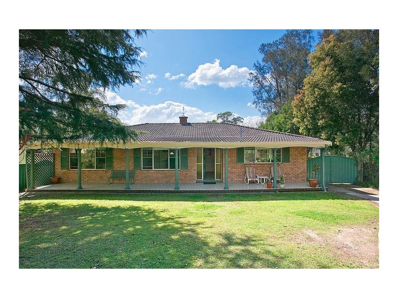 17 Welwyn Grove, Point Clare NSW 2250