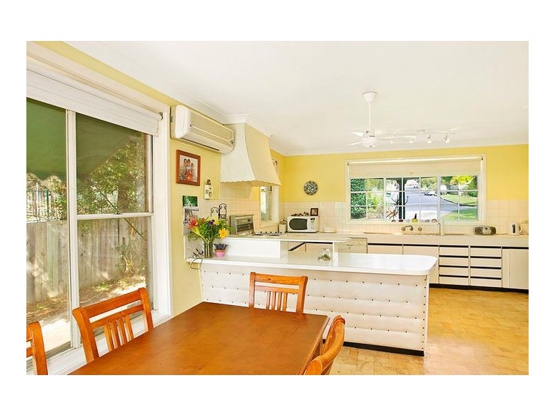 17 Welwyn Grove, Point Clare NSW 2250