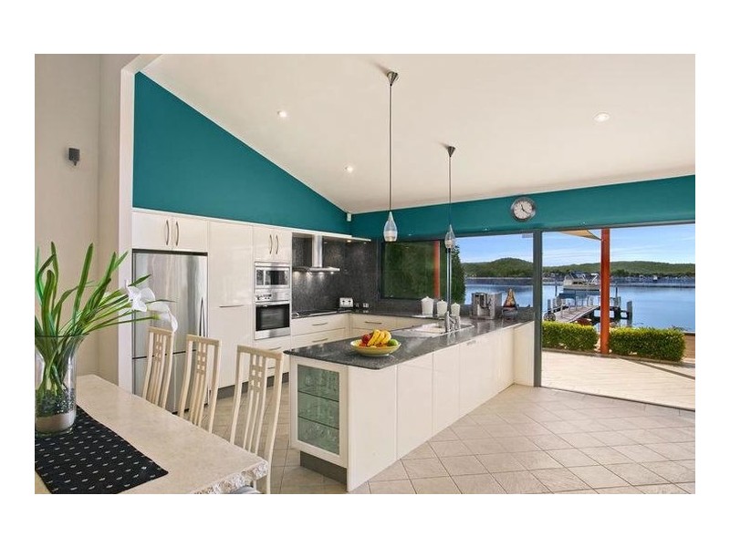 33 Nautilus Crescent, St Huberts Island NSW 2257