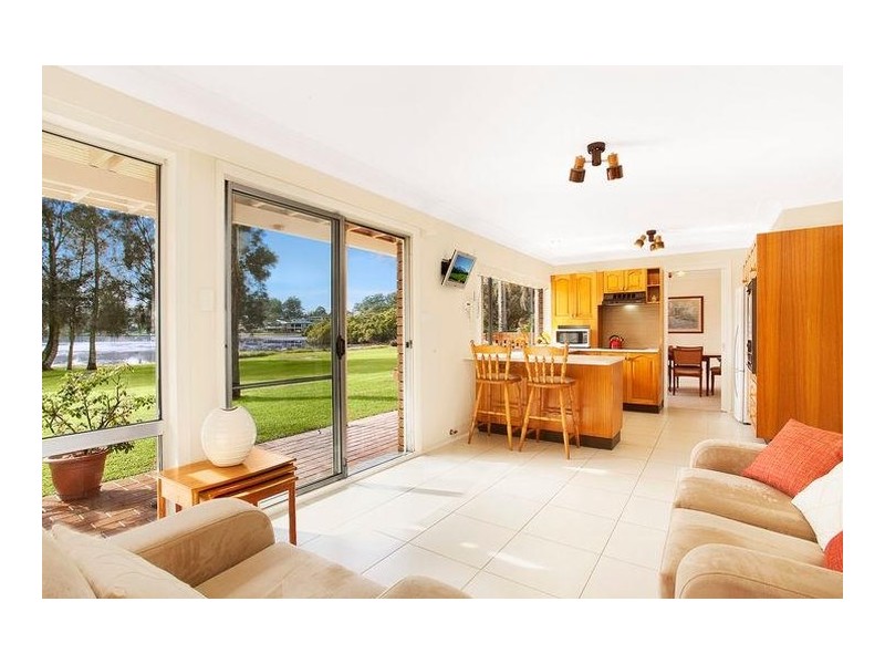 17 Bayside Drive, Green Point NSW 2251
