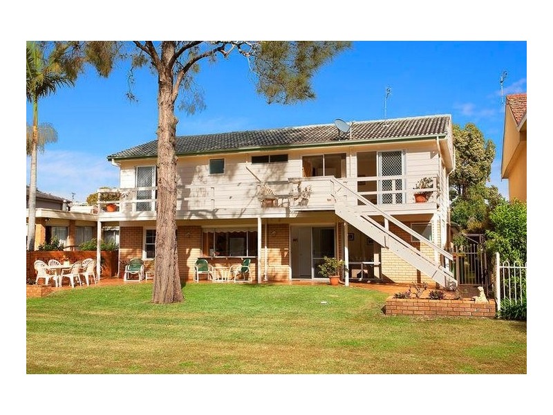 17 Bayside Drive, Green Point NSW 2251