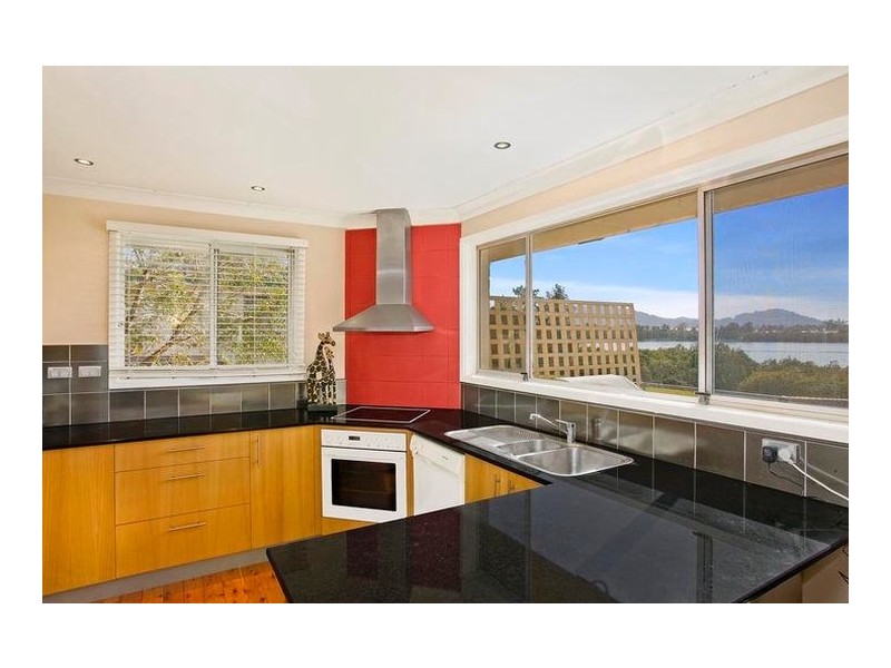 41 Bayline Drive, Point Clare NSW 2250