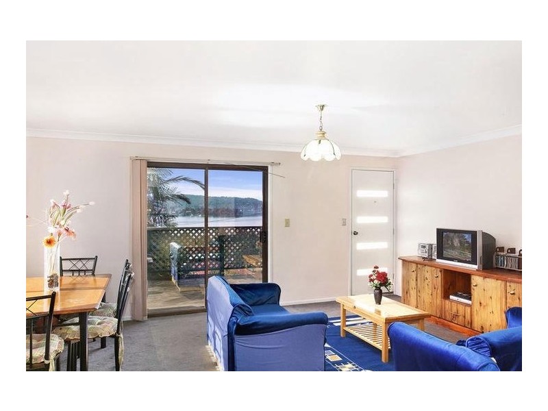 5 Hughes Street, Point Clare NSW 2250