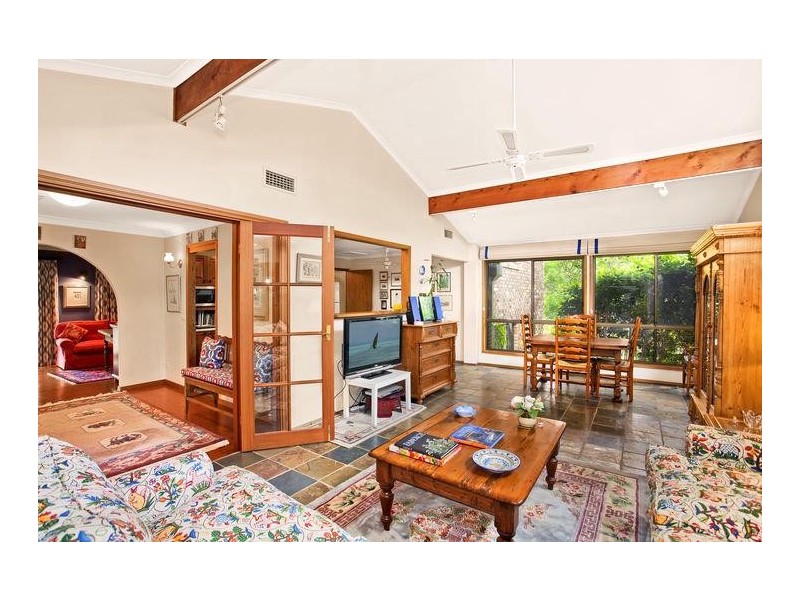 1 Rugby Close, Wyoming NSW 2250