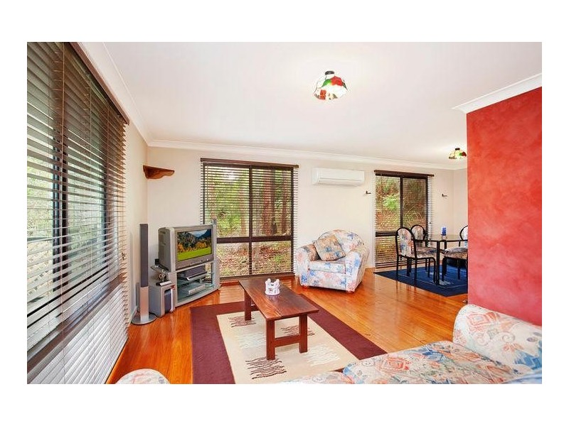 2 Nari Avenue, Point Clare NSW 2250