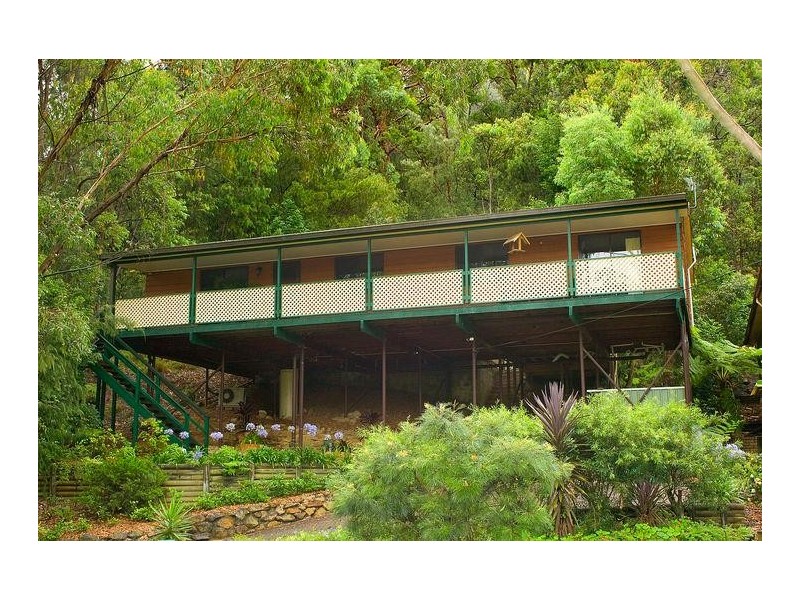 2 Nari Avenue, Point Clare NSW 2250