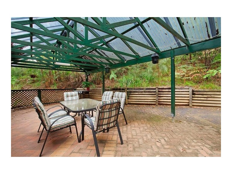 2 Nari Avenue, Point Clare NSW 2250