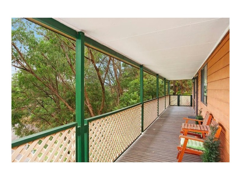 2 Nari Avenue, Point Clare NSW 2250