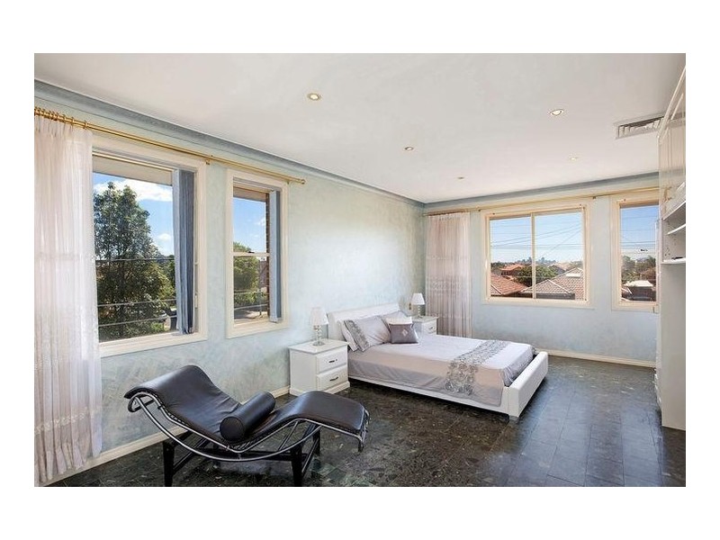 31 Arthur Street, Rodd Point NSW 2046