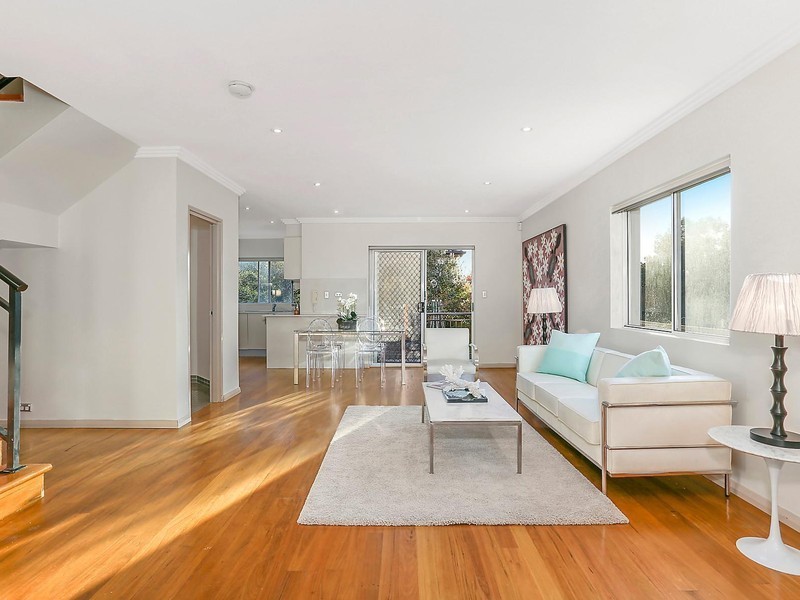 4B Pine Avenue, Earlwood NSW 2206