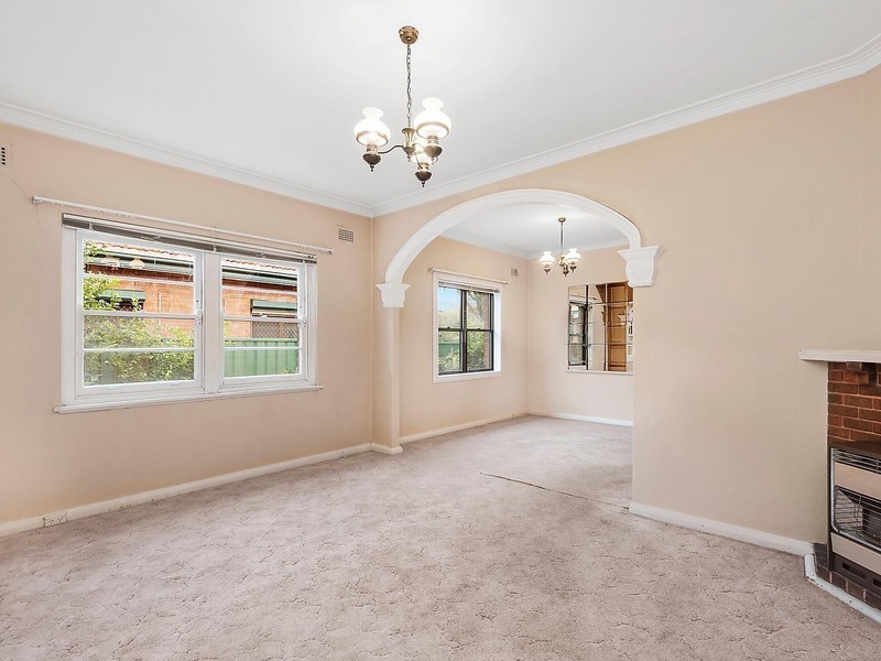 5 Minogue Crescent, Forest Lodge NSW 2037